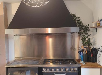 Cuisinière bois combinée gaz avec hotte